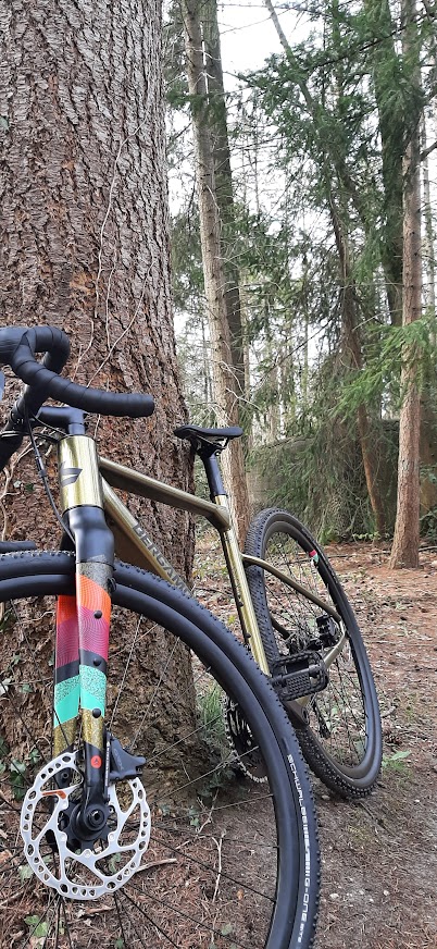 Je bekijkt nu De Tielense Wielertoeristen viert 25-jarig MTB bestaan met spectaculaire graveltocht!